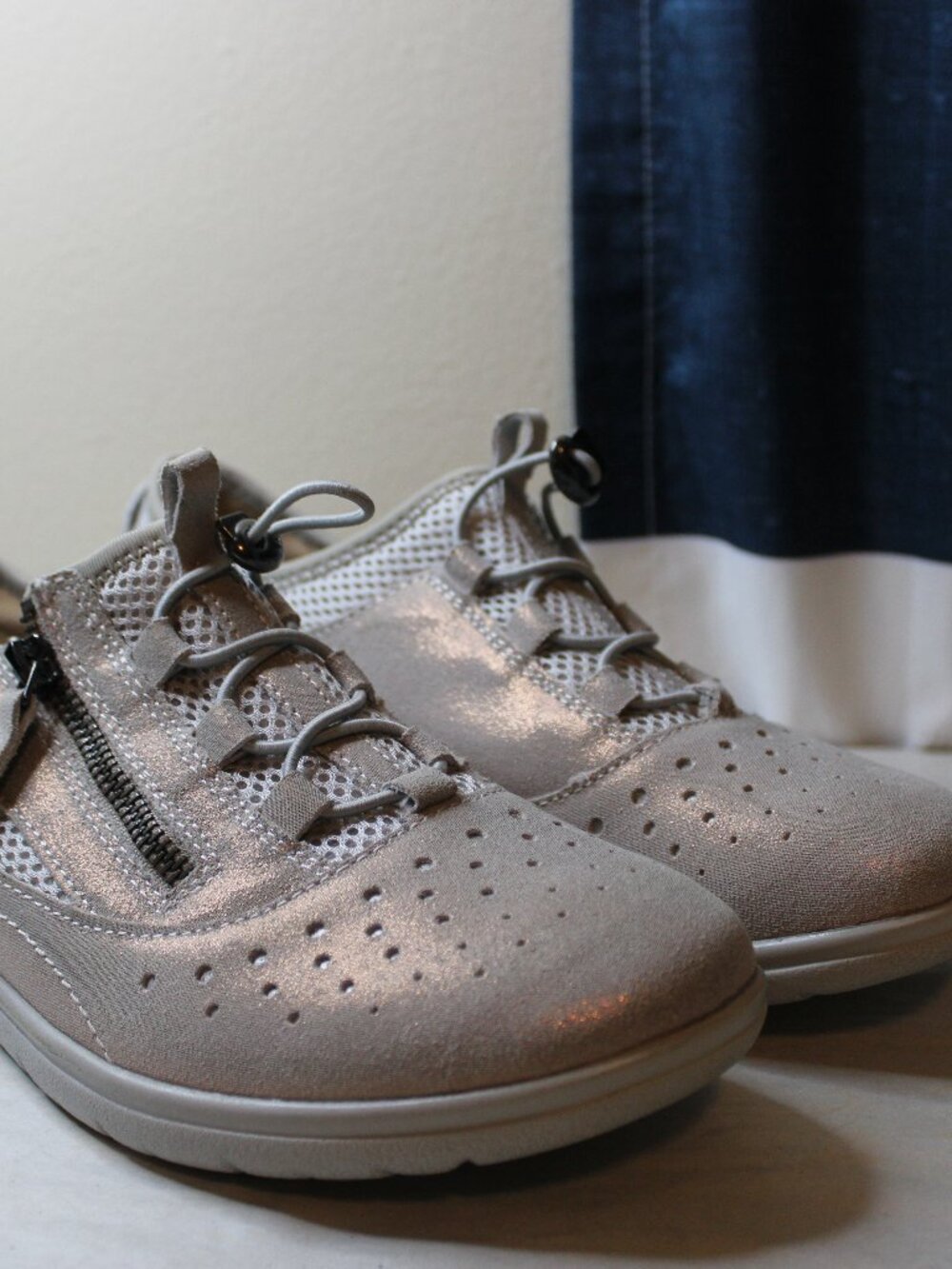 Spring Step Nekomi Womens size 9-9.5 Metallic Slip On Zipper Shoe Clean